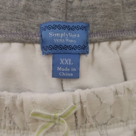 🛍3/$25 simply vera white shorts - Picture 4 of 5